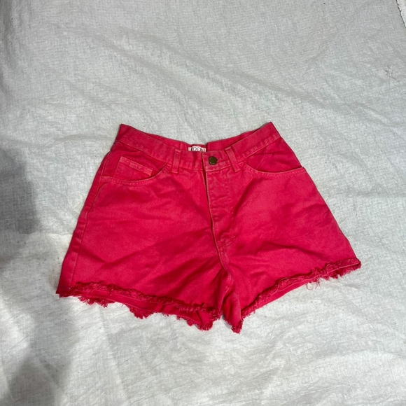 Fuschia pink cute shorts - Picture 2 of 4